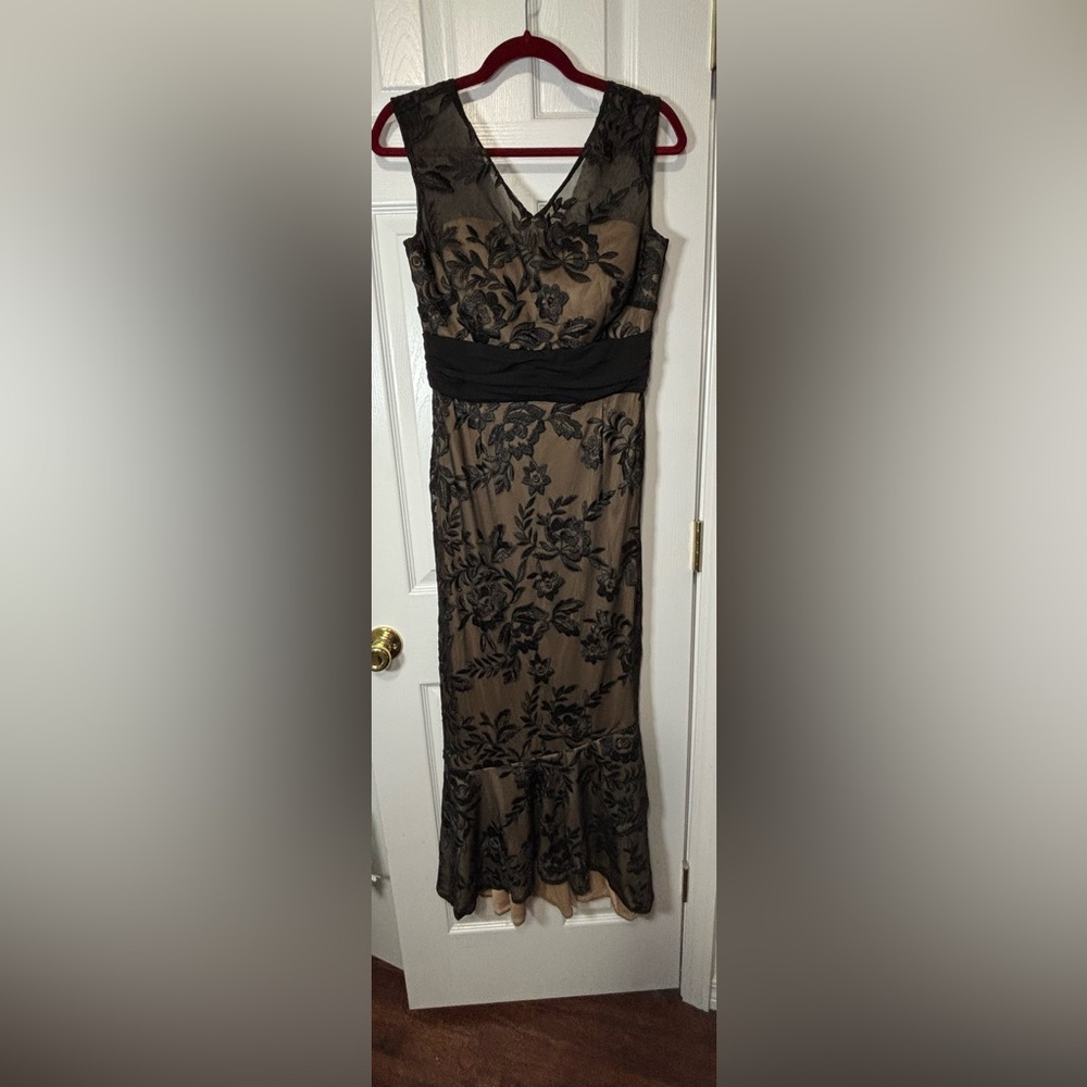 NWT JS COLLECTIONS SZ 4 BLACK/NUDE THE EMILY GOWN High Low Silhouette #86111881